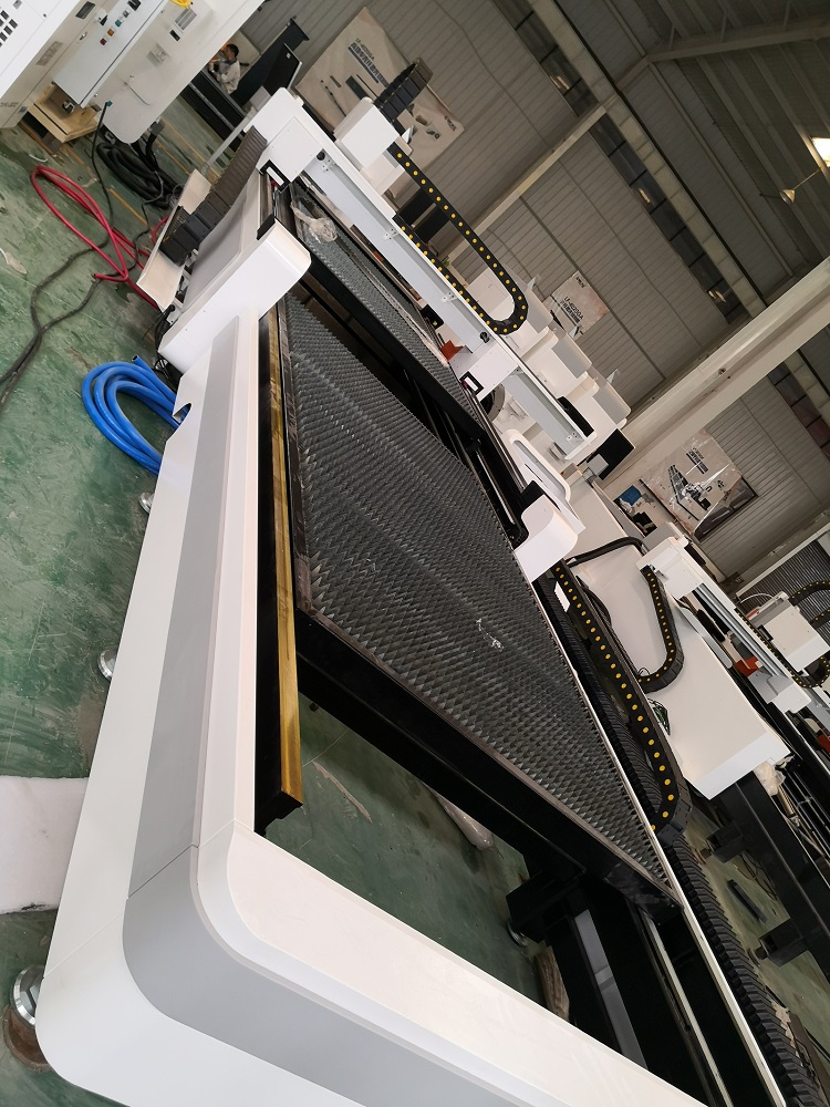 Fiber Laser Cutter Machine With Exchange TableXDLASER